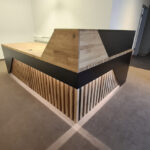 Podświetlana lada recepcyjna dla firmy Kramer und Partner GbR w Oldenburgu niedaleko Bremy