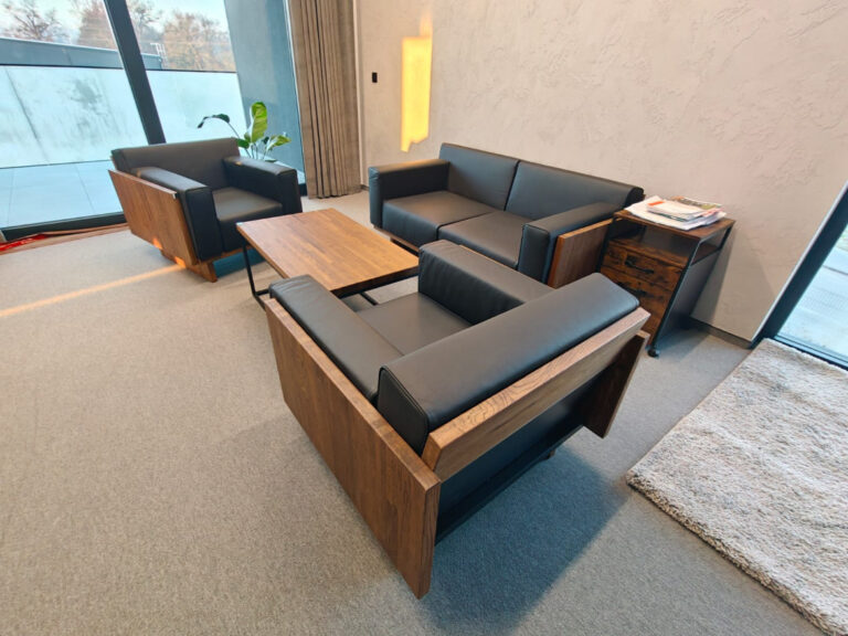 Zestaw wypoczynkowy do biura producenta elektroniki HEKATO w Szewcach (okolice Wrocławia)