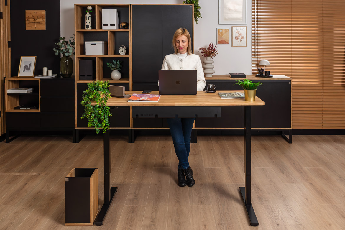 standing desk z regulacją wysokości