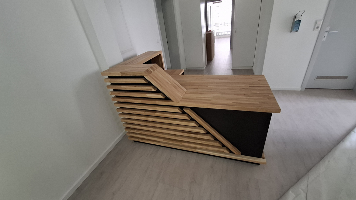 Mała lada recepcyjna dla gabinetu fizjoterapii Greenfield w Schopfheim w Niemczech